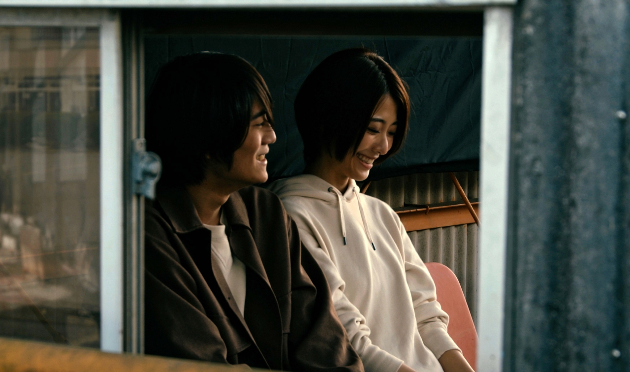 「밤 저편으로의 여행」은 카야노 타카유키 감독의 세 번째 장편. 도쿄국제영화제를 거쳐 BIFAN의 관객들을 찾아왔다. (C)αPRODUCEJAPAN / KAYANO FILM